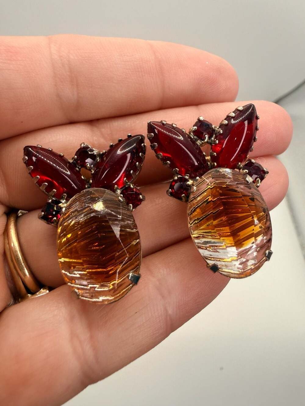 Vintage Givre Art Glass Rhinestone Clip-On Earrings